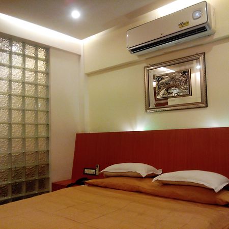 Hotel Metro Palace Bandra Mumbai Exteriör bild