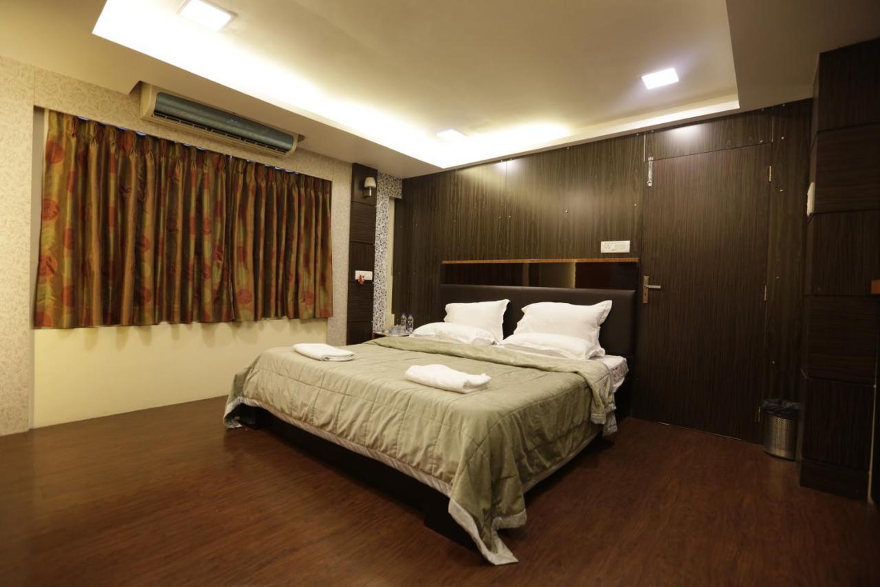 Hotel Metro Palace Mumbai Exteriör bild