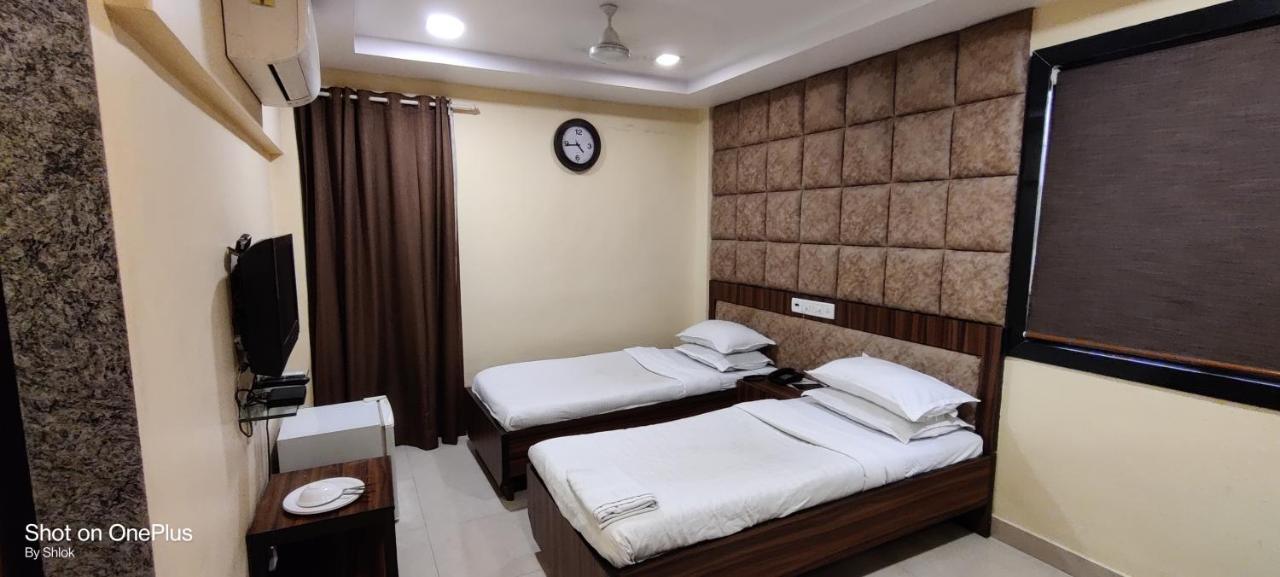 Hotel Metro Palace Mumbai Exteriör bild