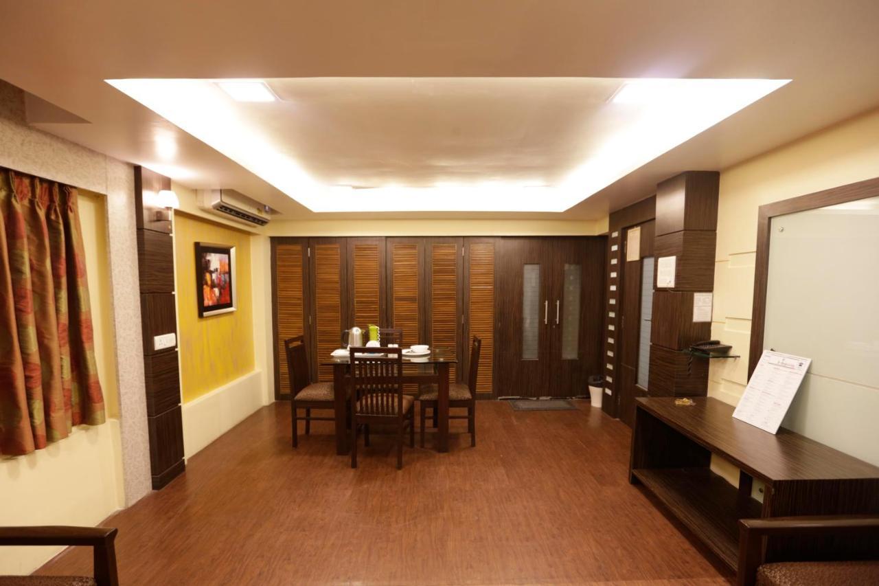 Hotel Metro Palace Bandra Mumbai Exteriör bild