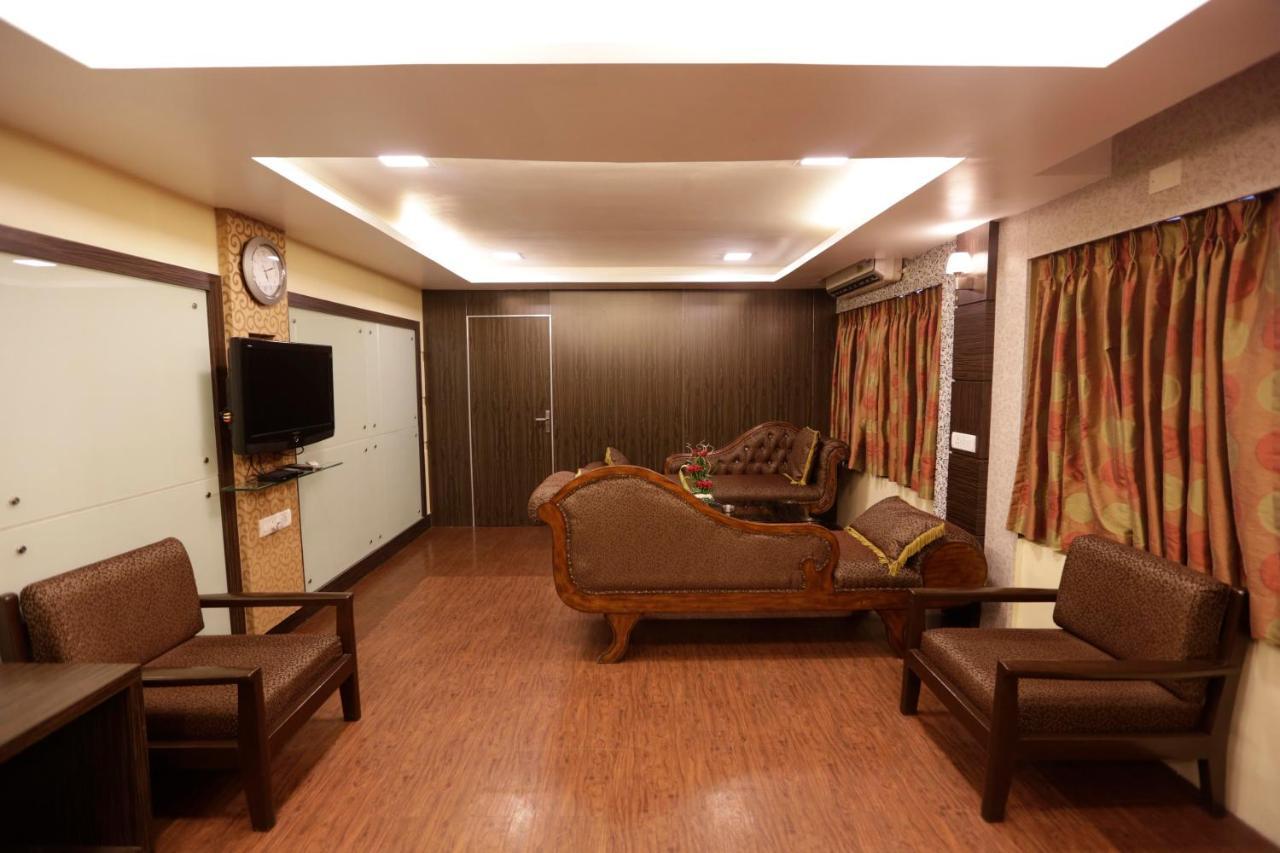 Hotel Metro Palace Mumbai Exteriör bild