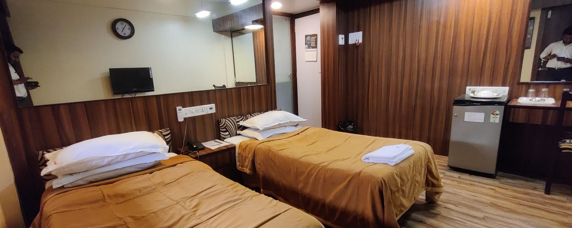 Hotel Metro Palace Bandra Mumbai Exteriör bild