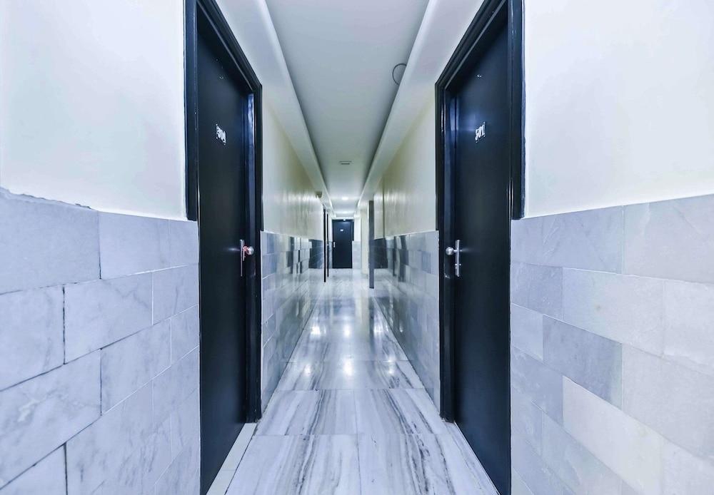 Hotel Metro Palace Bandra Mumbai Exteriör bild