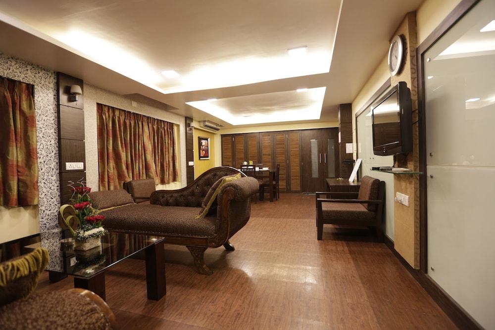Hotel Metro Palace Bandra Mumbai Exteriör bild