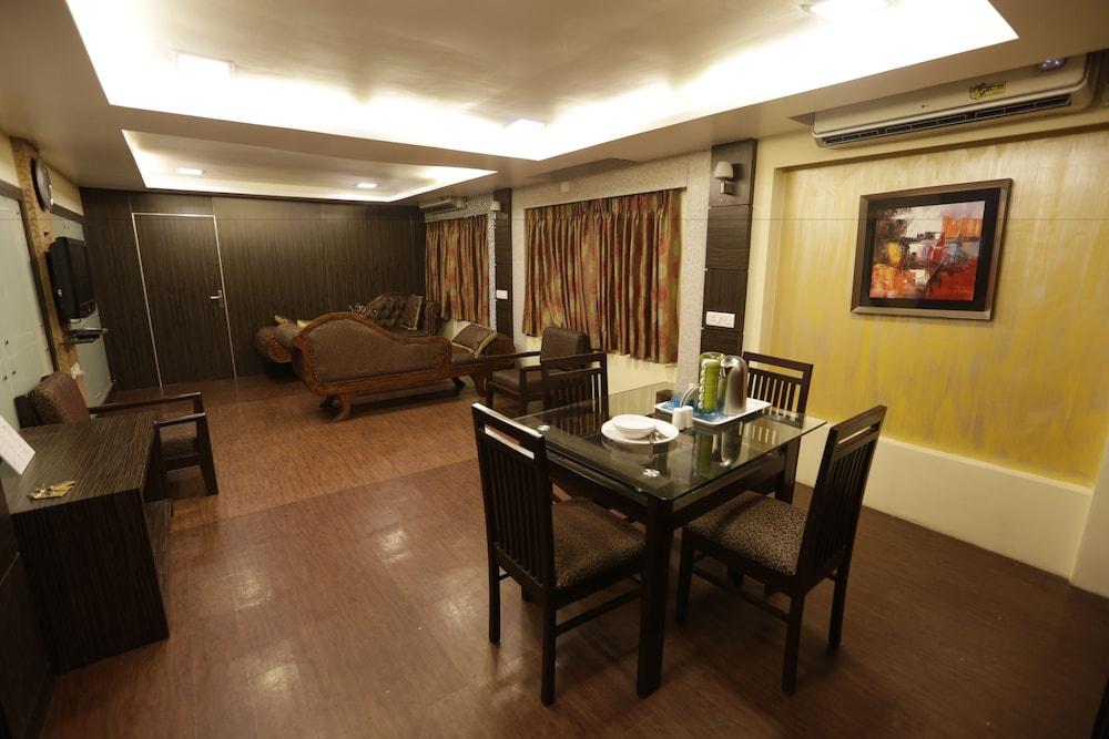 Hotel Metro Palace Mumbai Exteriör bild