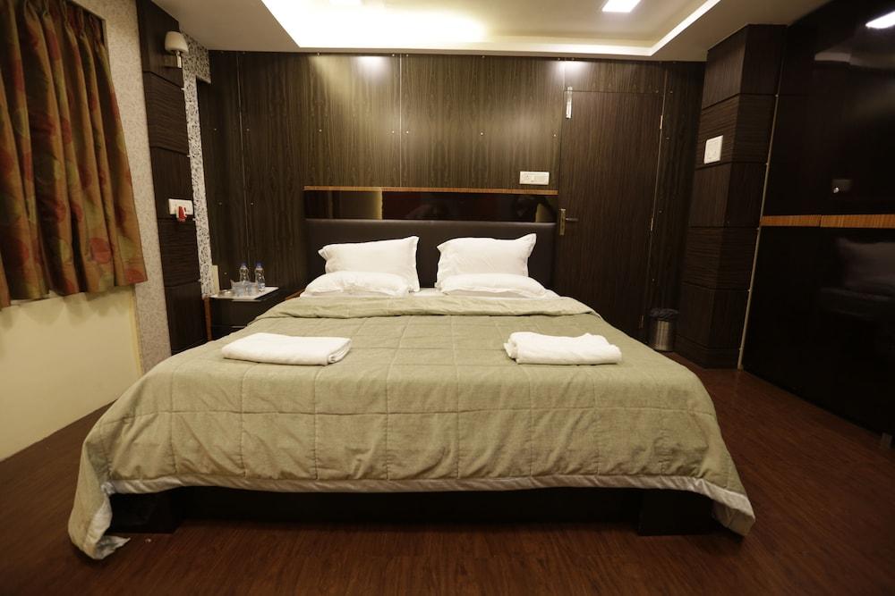 Hotel Metro Palace Mumbai Exteriör bild