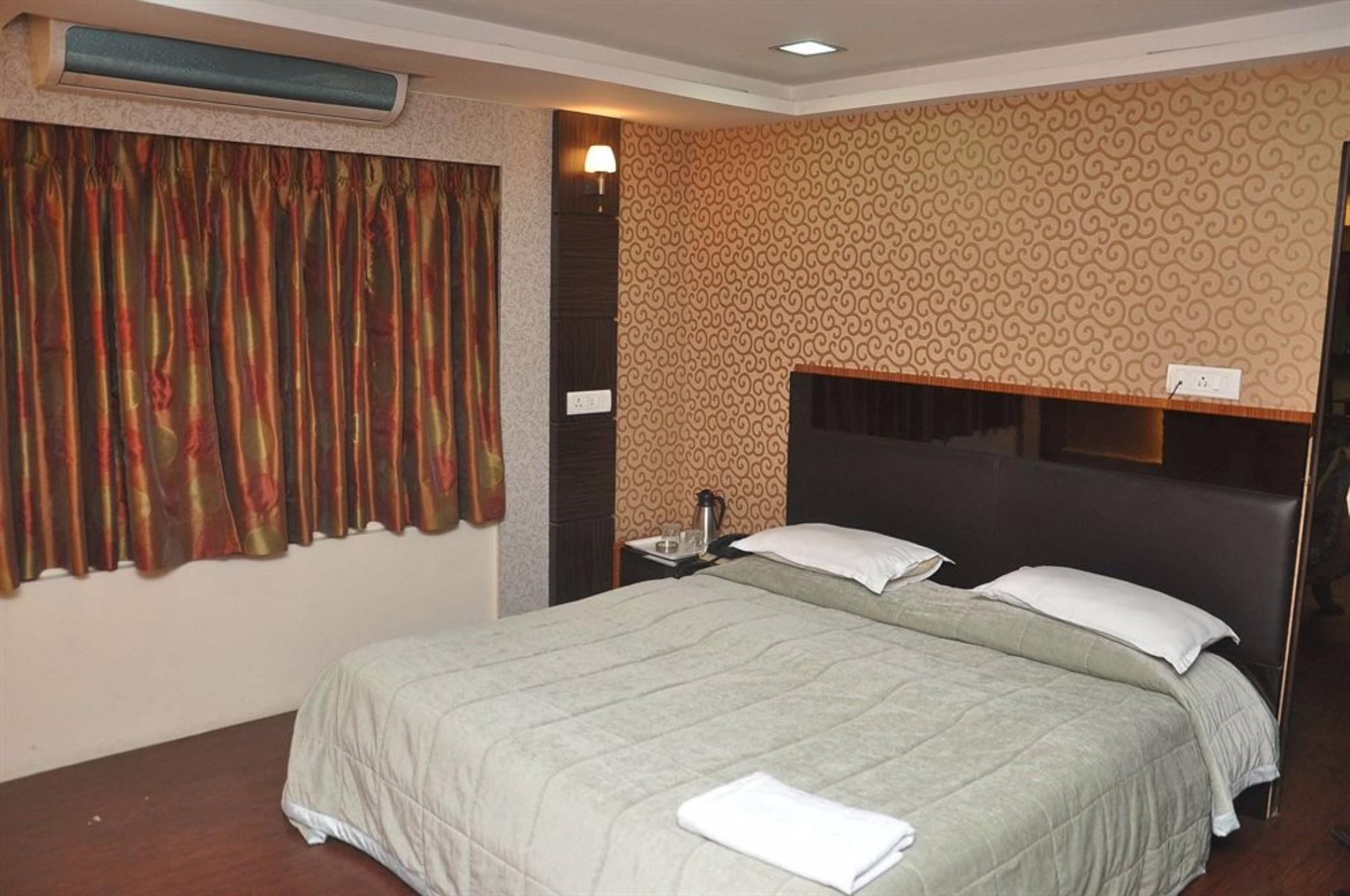 Hotel Metro Palace Mumbai Exteriör bild