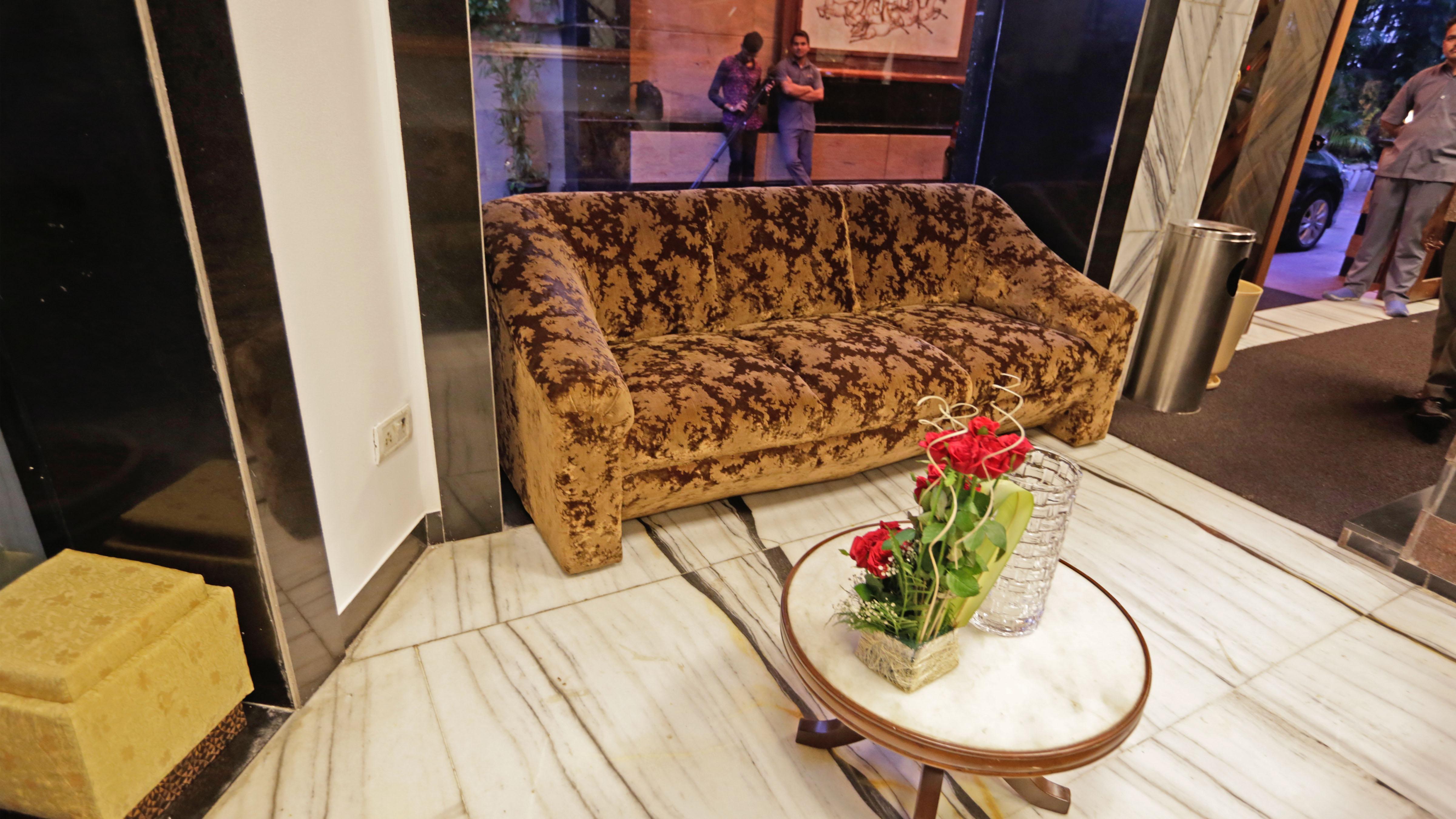 Hotel Metro Palace Bandra Mumbai Exteriör bild