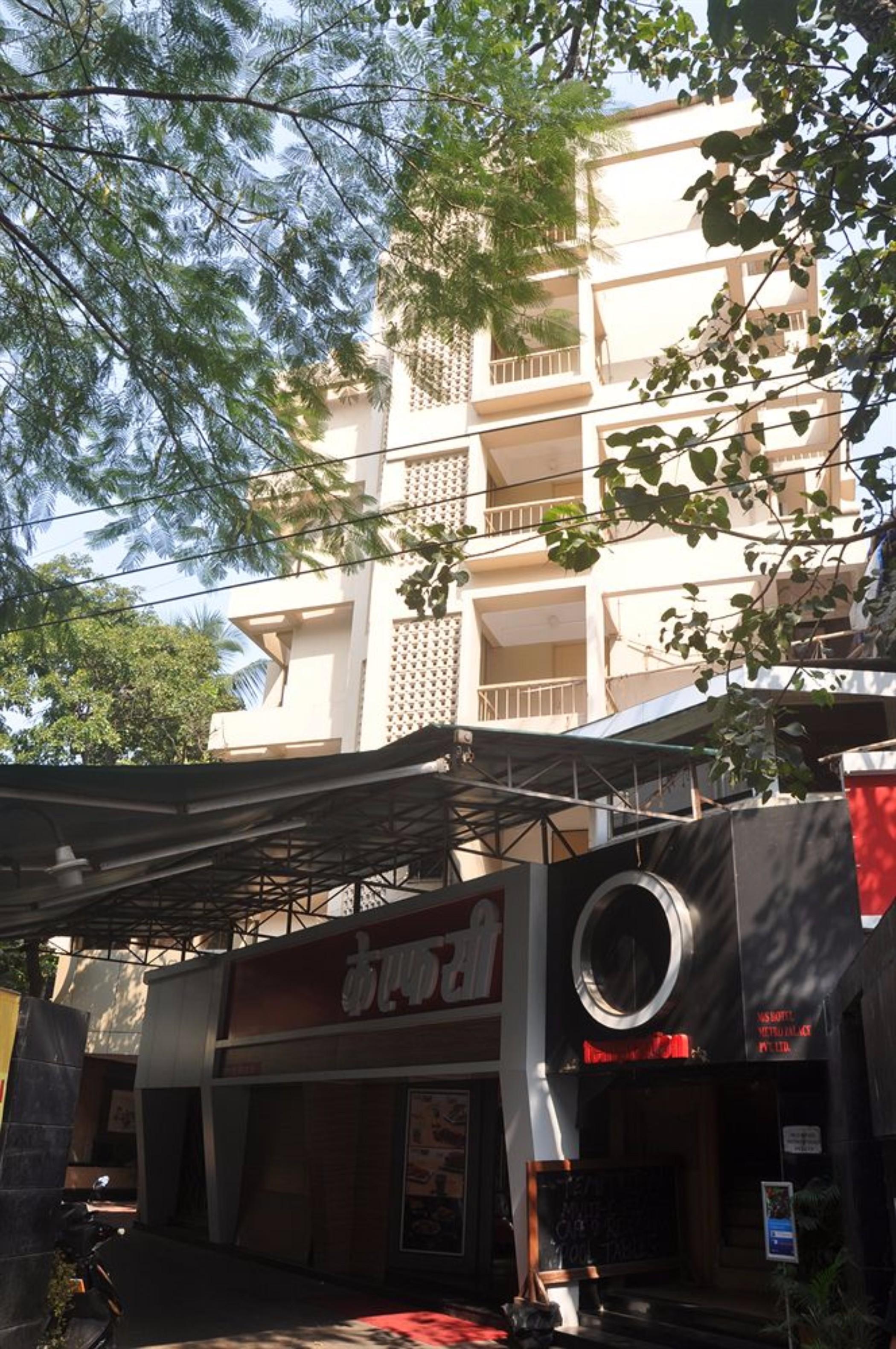 Hotel Metro Palace Mumbai Exteriör bild
