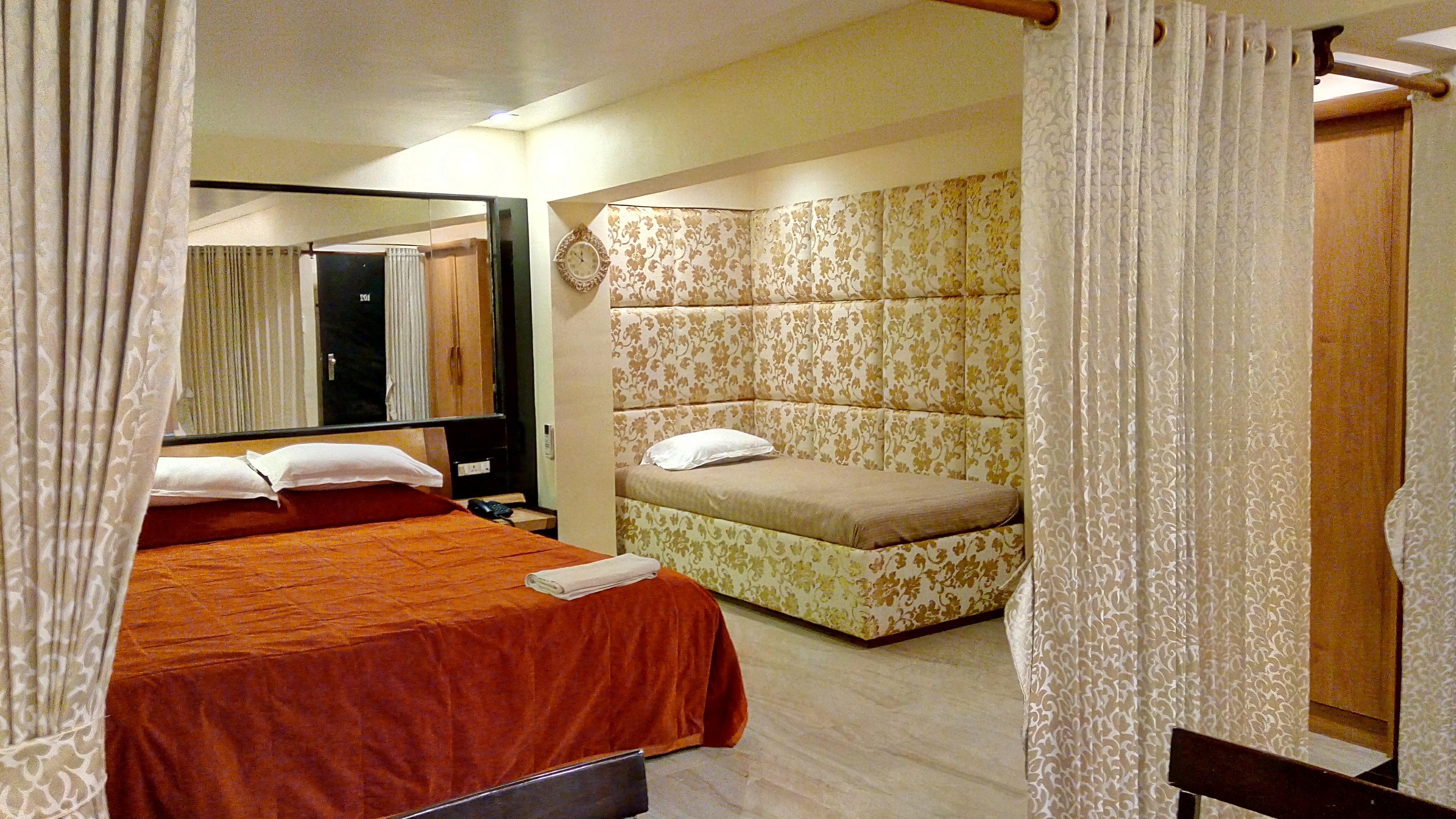 Hotel Metro Palace Bandra Mumbai Exteriör bild