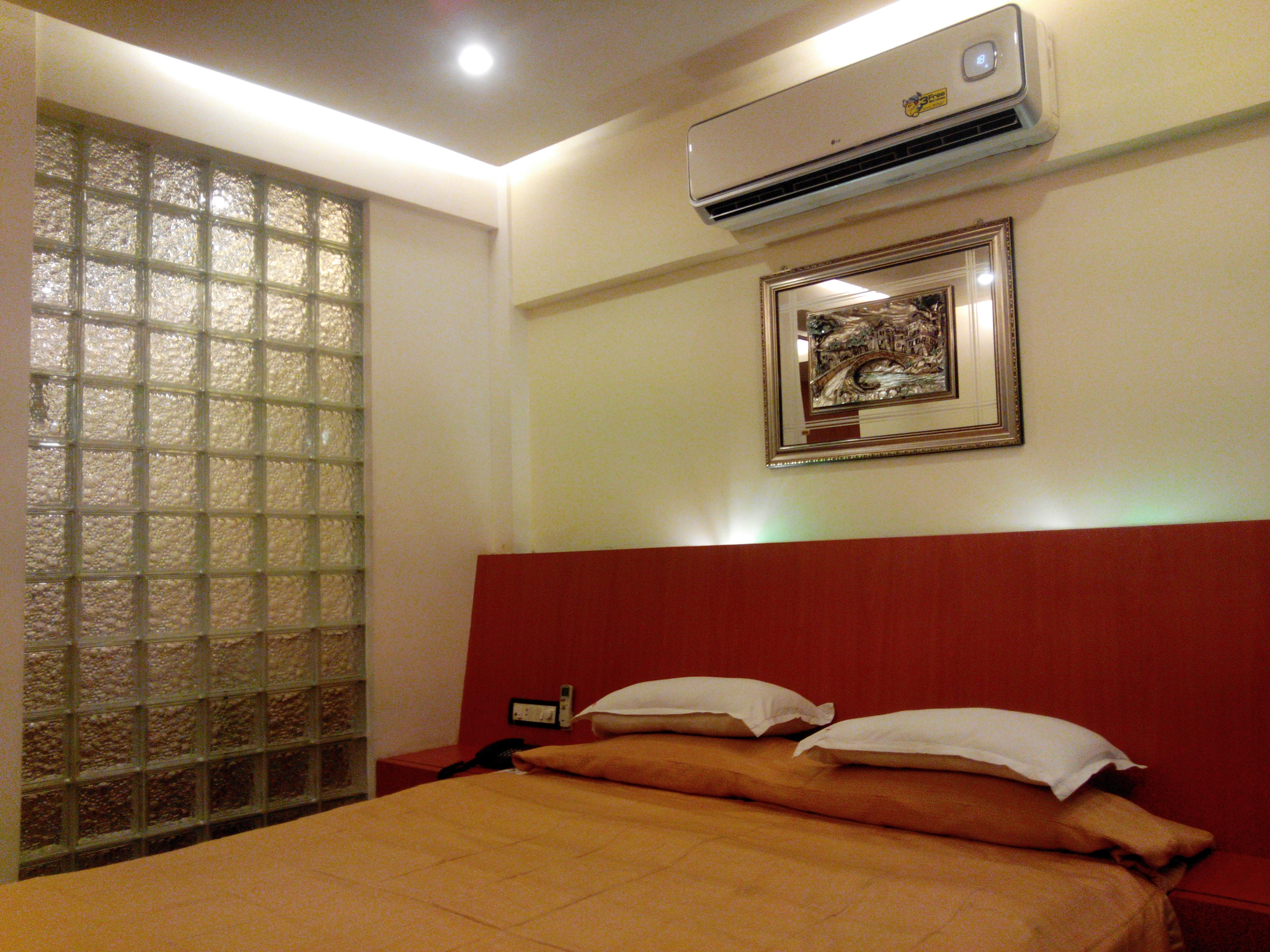 Hotel Metro Palace Bandra Mumbai Exteriör bild
