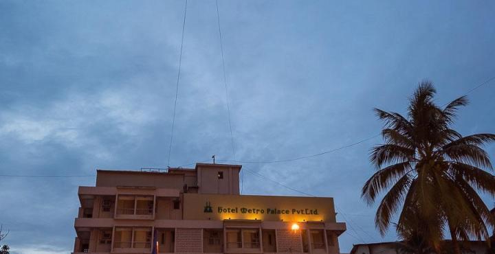 Hotel Metro Palace Bandra Mumbai Exteriör bild