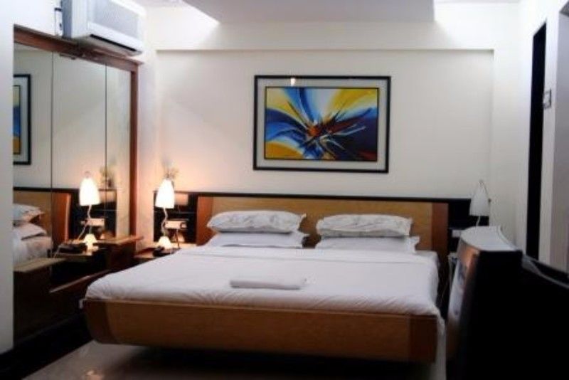 Hotel Metro Palace Mumbai Exteriör bild
